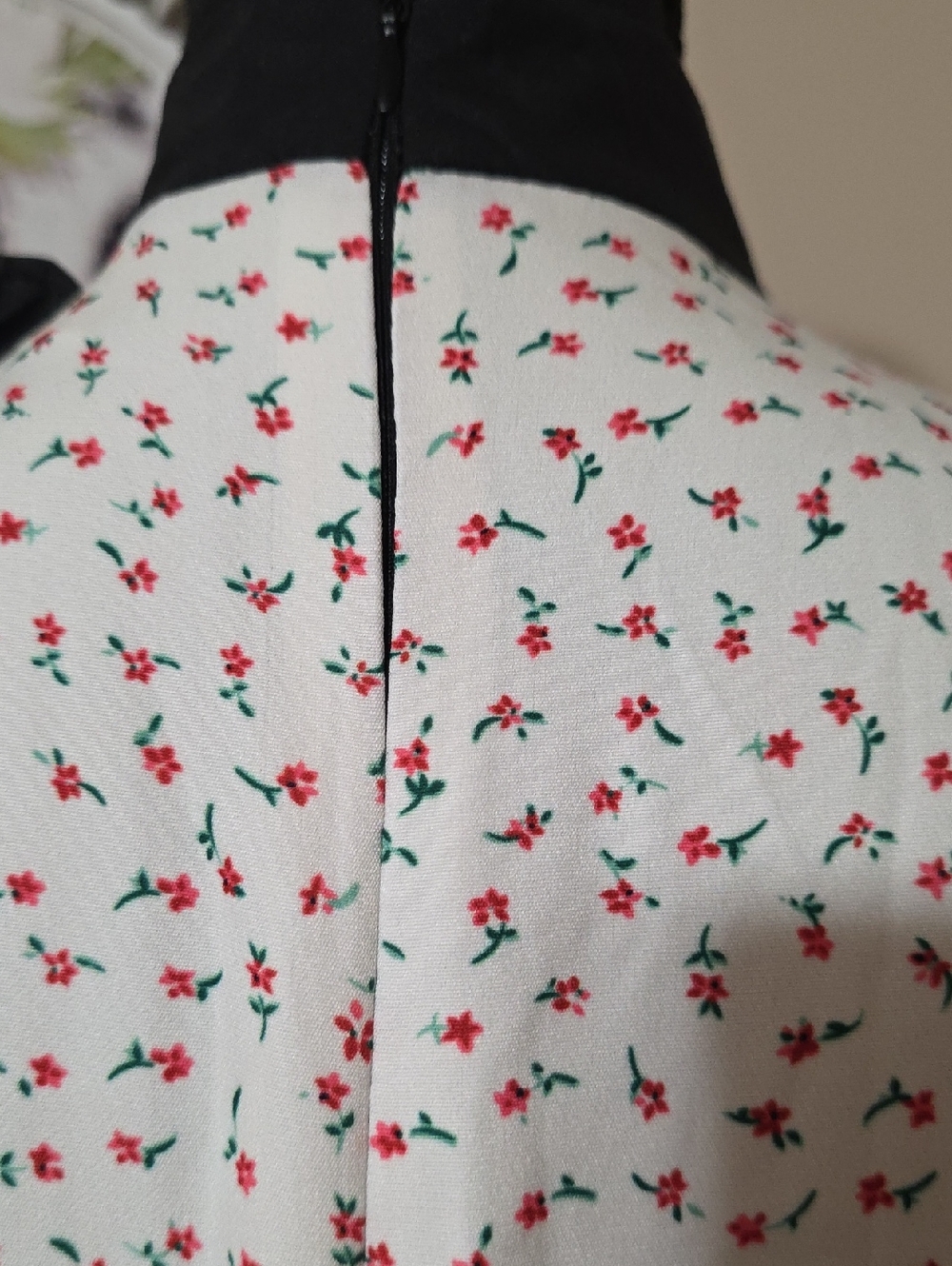 Asymmetrical Floral Ruffle Dress - Picture 6 of 8